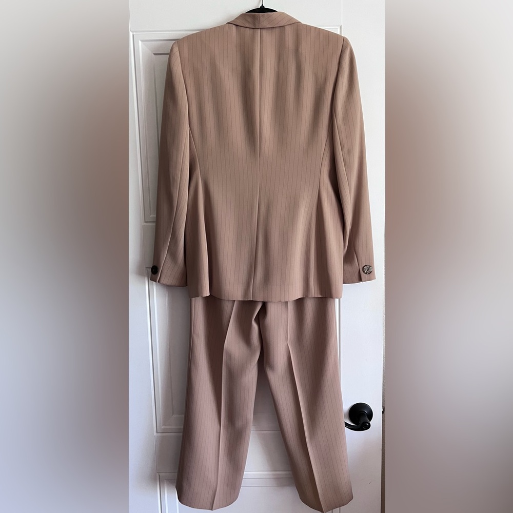 Jones New York Suit Petite One-Button Blazer. Size 6P, Tan with Black Stripes - Picture 2 of 16